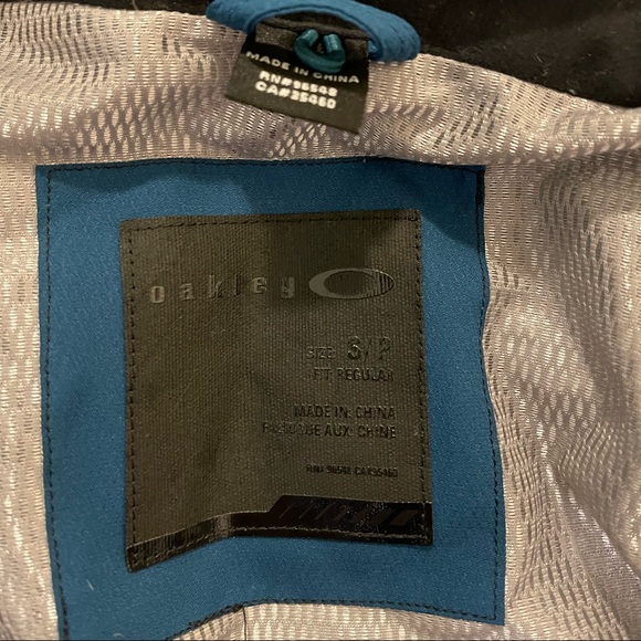 Oakley waterproof 3 in 1 ski jacket with removable liner - Picture 6 of 13